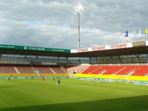 FCN attack the Vejle goal